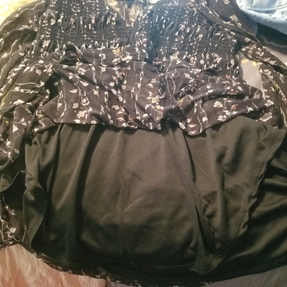 Maurices black with floral pattern blouse - Picture 4 of 7